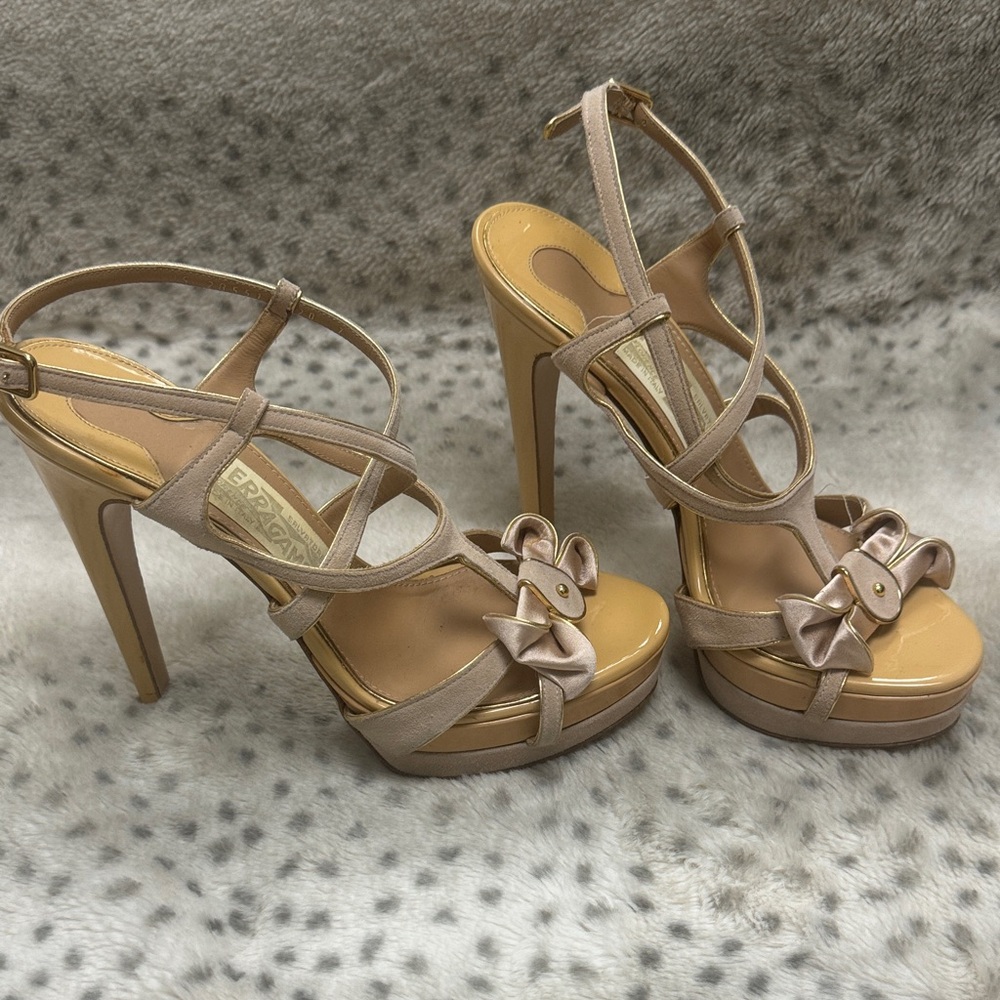 Salvatore Ferragamo Nude & Blush Suede Bow Platform Heels | Italy - Picture 2 of 14